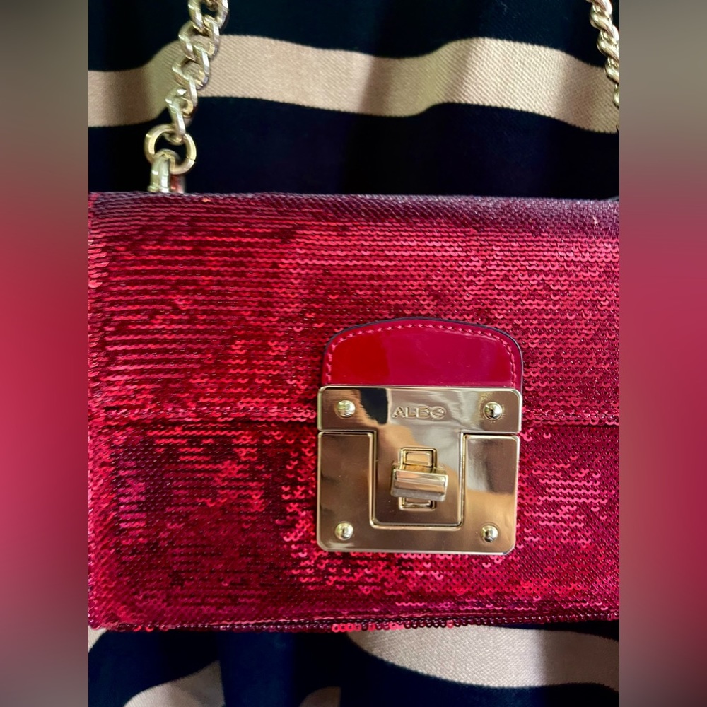 🍒 Cherry Red sequin Aldo purse.Trendy for this autumn and holidays. 🍂  ✨ - Picture 5 of 6